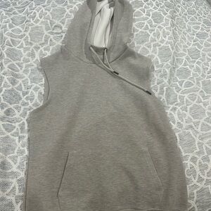 Zyia hooded sleeveless gray sweatshirt